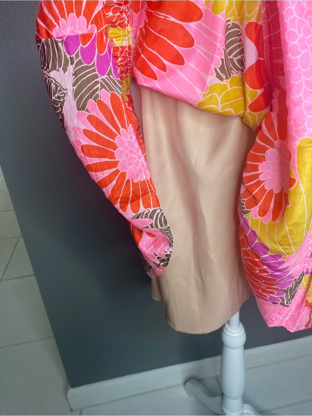 Trina Turk Mahalo Dress 100% Silk Tiered Elastic Waist - Size L - Picture 9 of 11